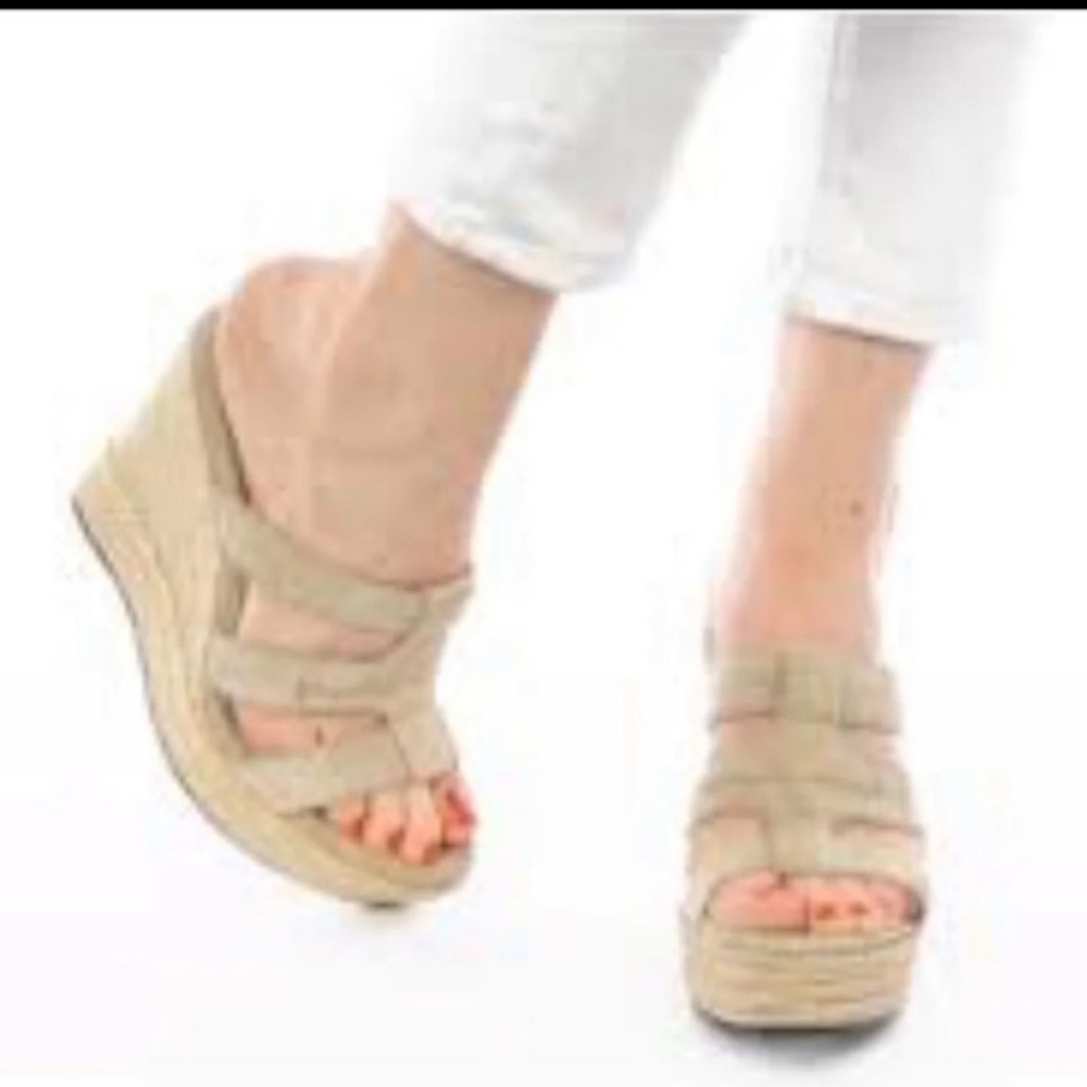 UGG Tawnie espadrille taupe leather wedges